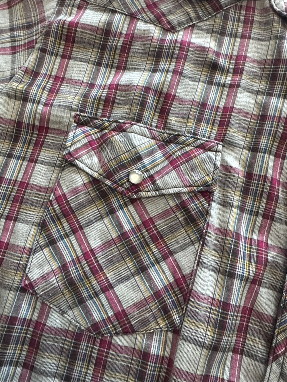 Wrangler Short-Sleeve Plaid Button-Down Shirt in Red and Cream - Picture 5 of 6